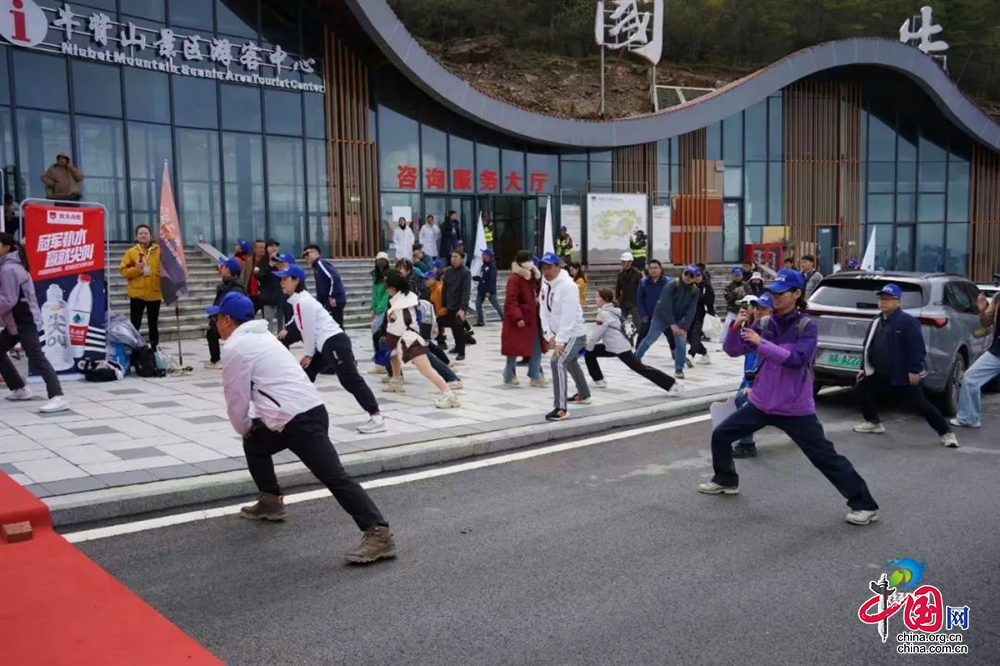 必威首页：“五一”假期四川荥经文旅市场持续火爆中国·荥经桢楠王公园人气旺！(图2)