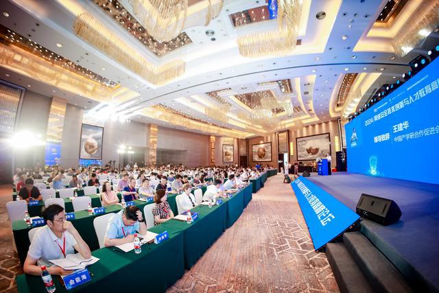 必威咨询：分享网络安全人才培养经验2024年网络安全技术创新与人才教育高峰论坛在长沙举行(图4)