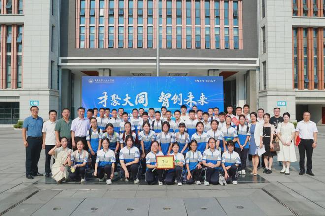成都二十中：拔尖创新人才早期培养的探索与实践之路(图4)
