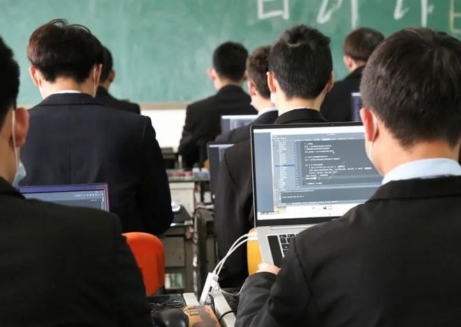 八维职业学校：把握职业教育历史性机遇培养未来技能人才(图2)