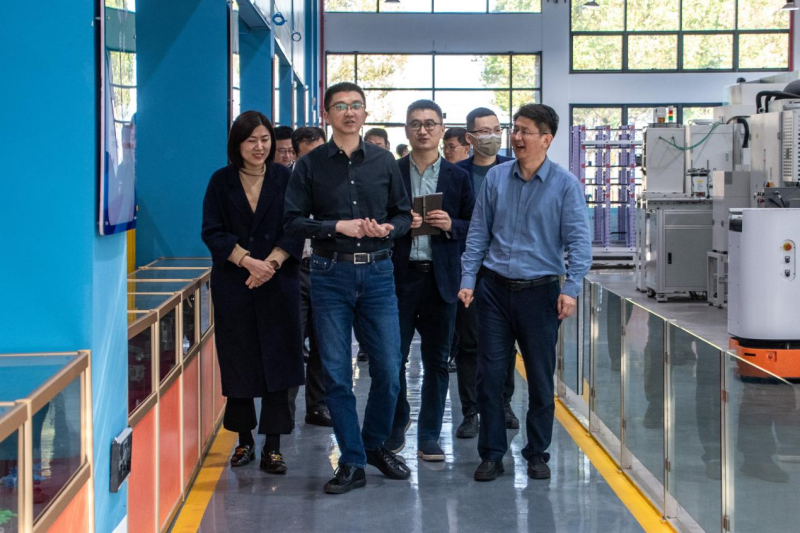 必威网站：产教融合培育“未来工匠”!重庆这所学校的学生让企业“用得上、离不开”(图2)