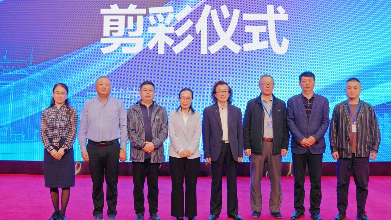 必威网站：黑龙江省首个工业设计人才培养基地落地哈尔滨石油学院(图1)