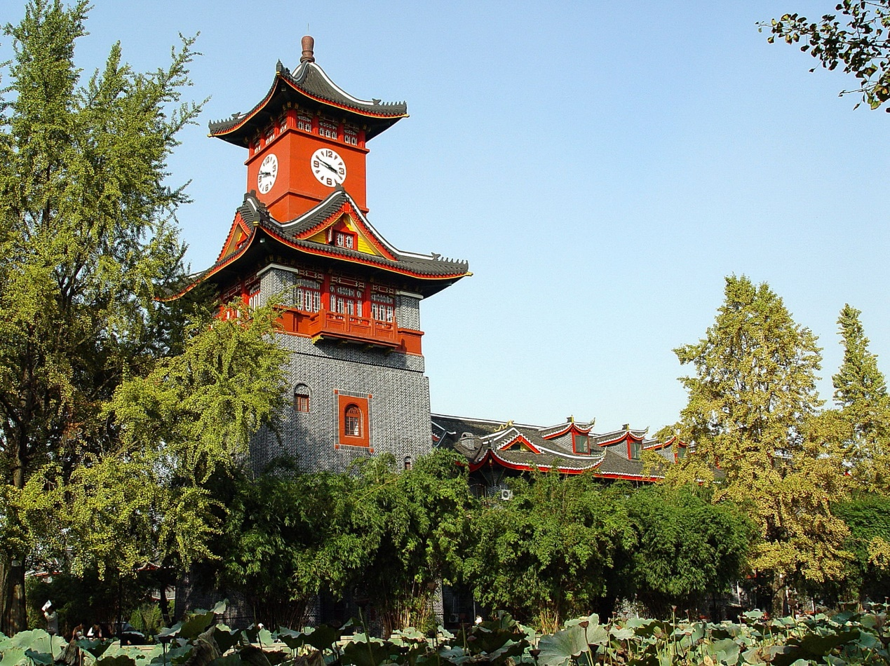 必威网站：直击高考｜四川大学：人才培养中聚焦于“强基础、厚通识、宽视野、多交叉”理念(图3)