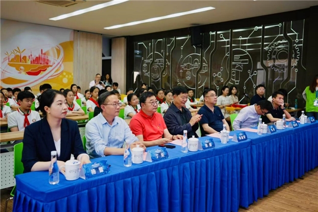 必威首页：小码王助力上海信息学人才培养计划共铸青少年科技创新教育新标杆(图2)