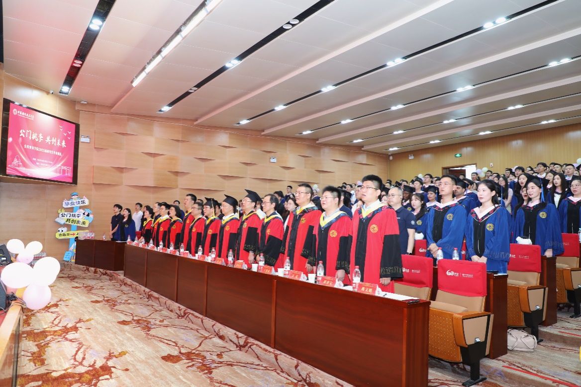 必威咨询：公门桃李共创未来——公共事务学院举行2025届研究生毕业典礼(图1)