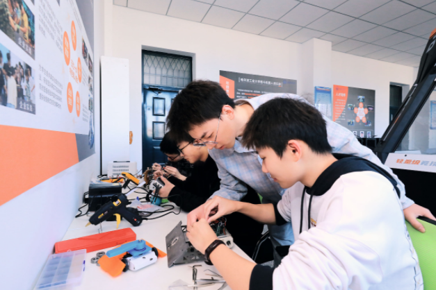 国际视角下的现代化科技人才培养路径选择(图1)