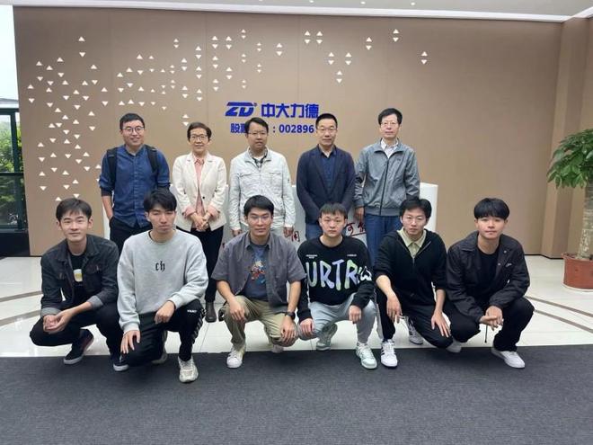 宁波大学：学生“住企”趟出制造业人才培养新路子(图2)