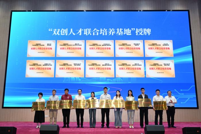 必威咨询:化学科学与工程学院与无锡市合作共建“双创人才联合培养基地”(图1)