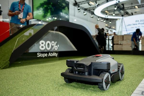 必威网站:IFA展上智能割草机重磅亮相石头科技用黑科技引爆行业发展“奇点”(图4)