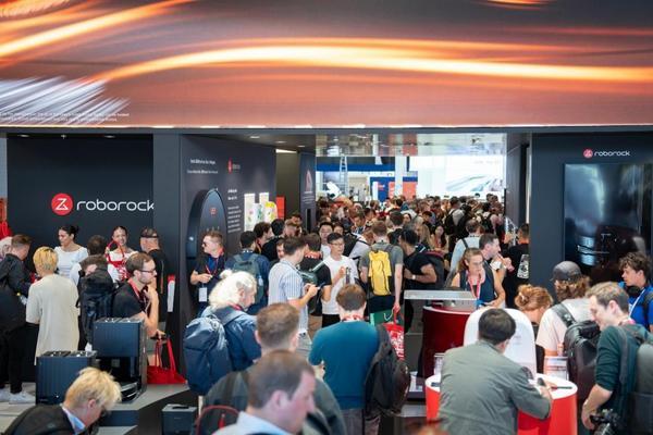 必威网站:IFA展上智能割草机重磅亮相石头科技用黑科技引爆行业发展“奇点”(图1)