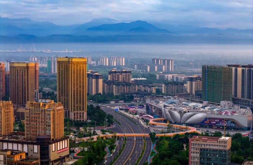 一杯“盖碗茶”的诚意与厚度！成都彭州特色产业园中园“飘香”深圳(图3)