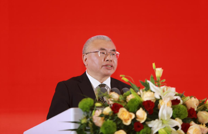 必威网站:星耀新程聚力共赢2025年度合力国内营销大会启幕(图2)