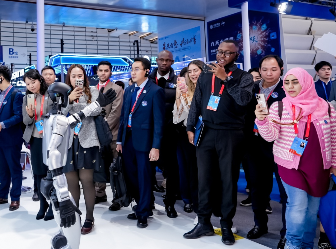 必威首页:2025全球互联网人才卓越计划研修班研学活动在乌镇举行(图2)