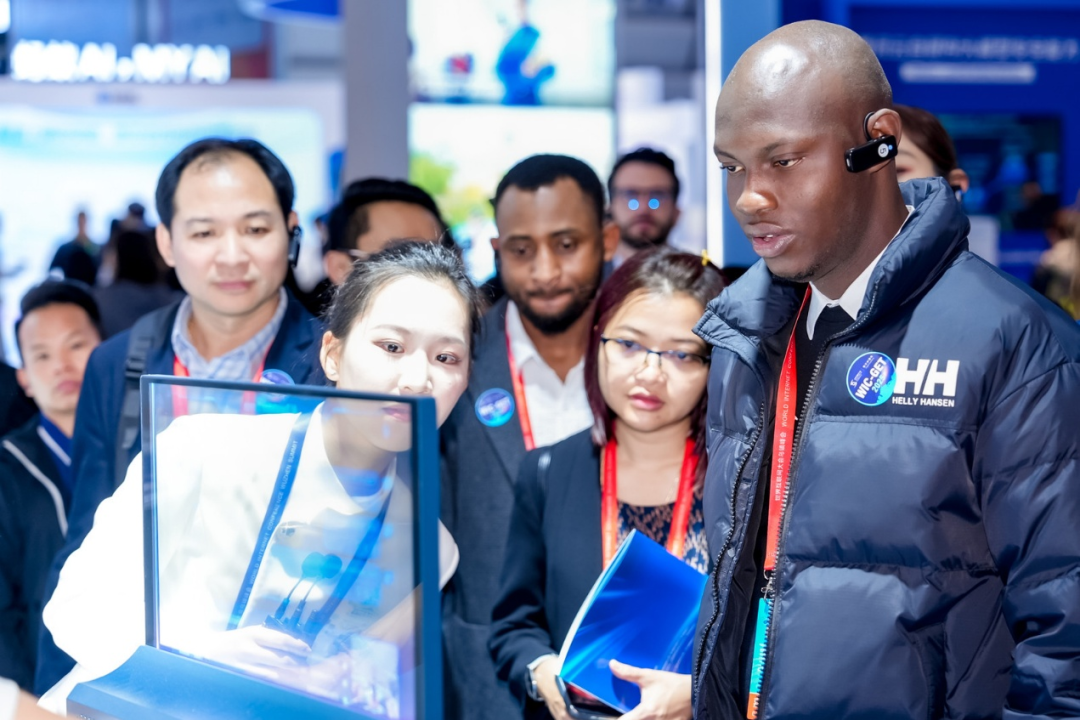 必威首页:2025全球互联网人才卓越计划研修班研学活动在乌镇举行(图3)