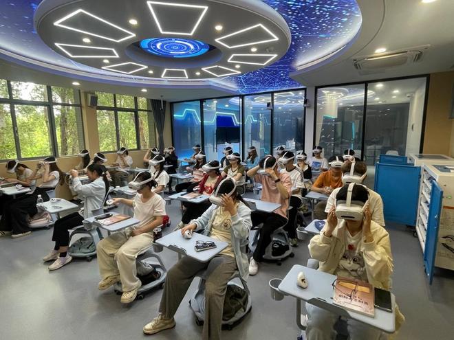 广外·六秩华章丨融通中外服务湾区构建外语+复合型人才培养体系(图6)