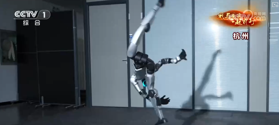 跑通“产学研用”一体化创新马拉松场景!具身智能实战中升级本领(图3)