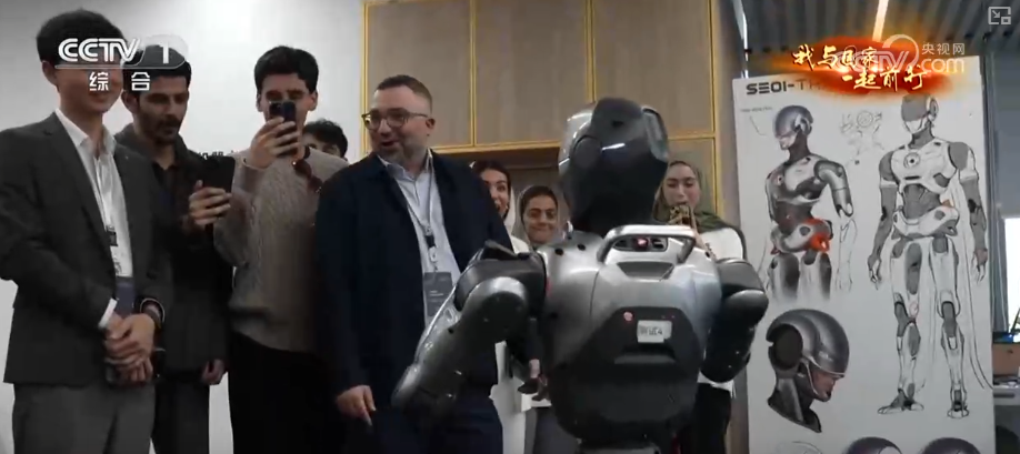 跑通“产学研用”一体化创新马拉松场景!具身智能实战中升级本领(图35)