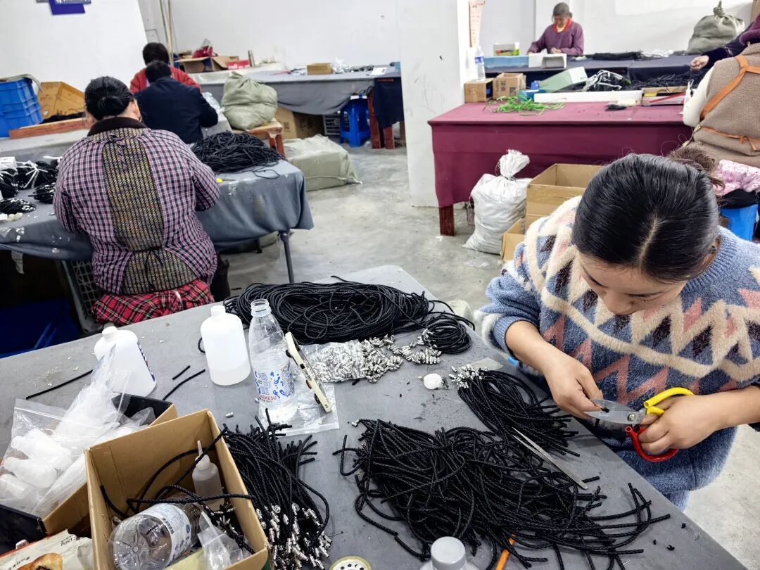 必威咨询：狠抓落实追赶奔富丨看这热火朝天的发展场景！(图2)