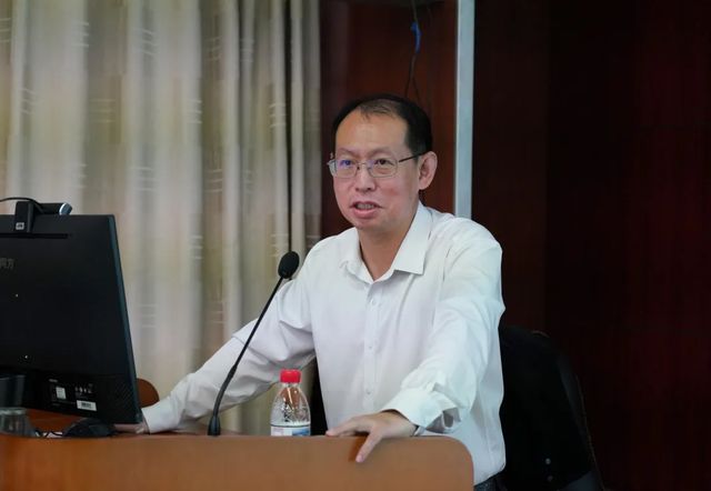 必威网站：校地企三方签约！这一低空经济人才培养基地揭牌广外号首飞！(图3)