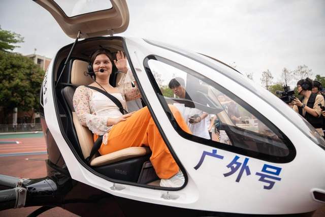 必威网站：校地企三方签约！这一低空经济人才培养基地揭牌广外号首飞！(图8)