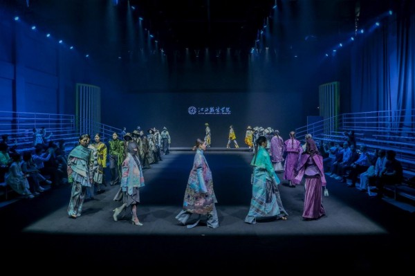 必威网站:才聚洪城纺未来智汇赣鄱启新程2025纺织人才大会在南昌举办(图9)