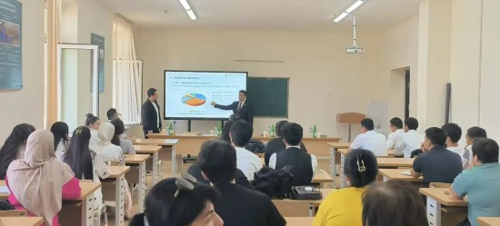 必威首页：奋进五年教育答卷产教融合锻造支撑产业升级的上海职业教育(图2)