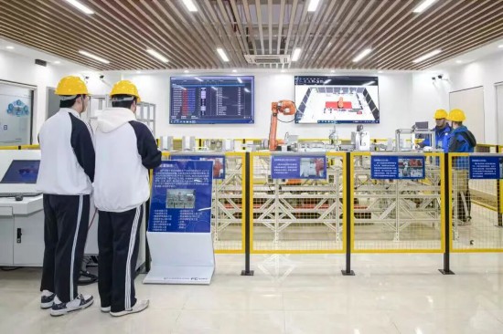 必威首页：奋进五年教育答卷产教融合锻造支撑产业升级的上海职业教育(图7)